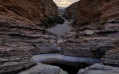 Four Wheel Drive access hikes: Ernst Tinaja Trail
